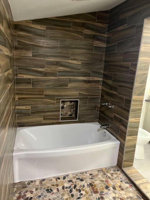 Вилла Luxury 2Br Within Walking Distance To Nightlife!! Ковингтон Экстерьер фото